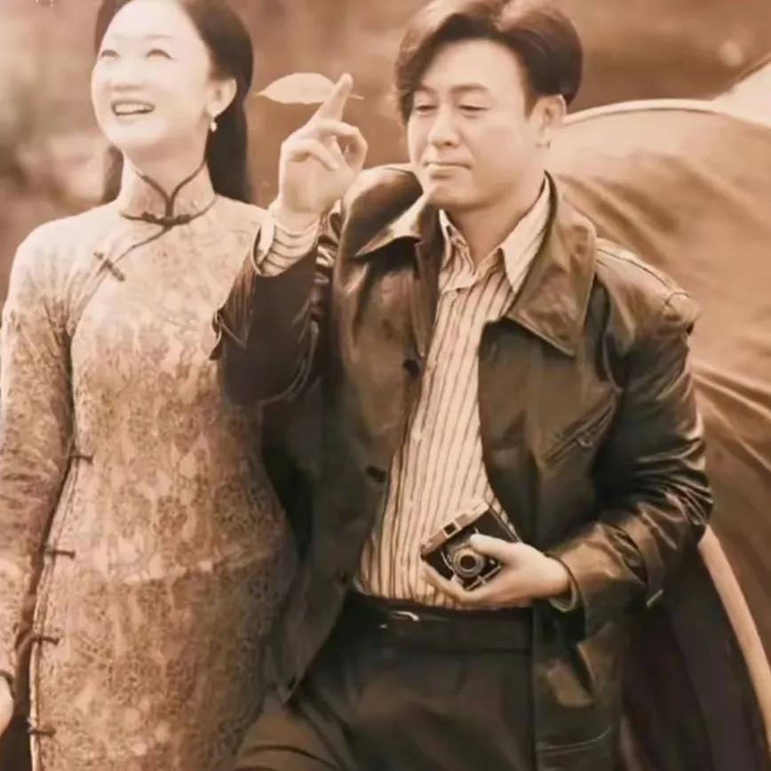 《孤舟》，民国十六年，知非与一女子泛舟姑苏，那日阳光明媚，有佳人陪伴，那天，是知