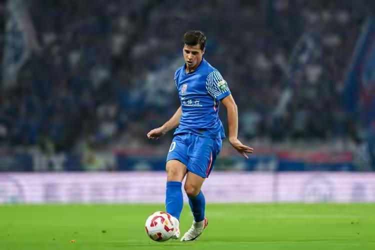 又急眼了！特谢拉早晚红牌罚下！
中超联赛第7轮，上海申花主场迎战青岛海牛，第19