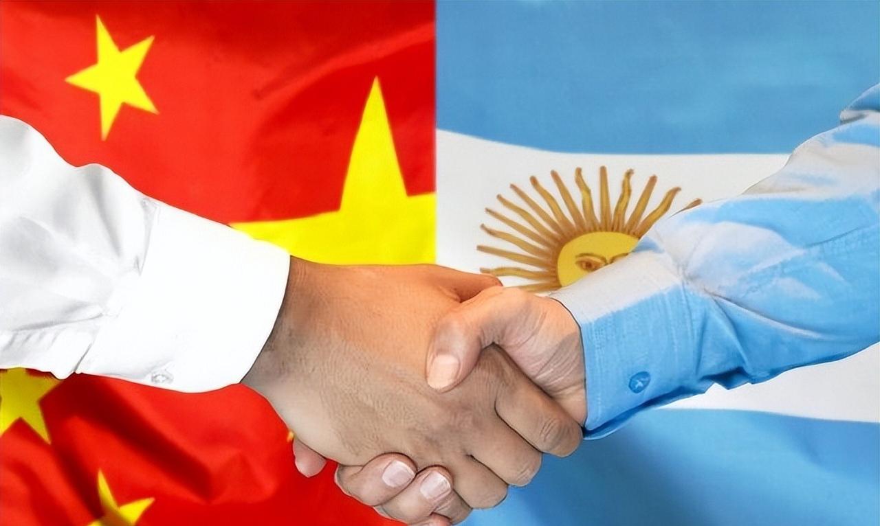 嘴上喊着“彻底清算对华遗产”，转身却笑着求中国赶紧复工，米莱这一记响亮的耳光，抽