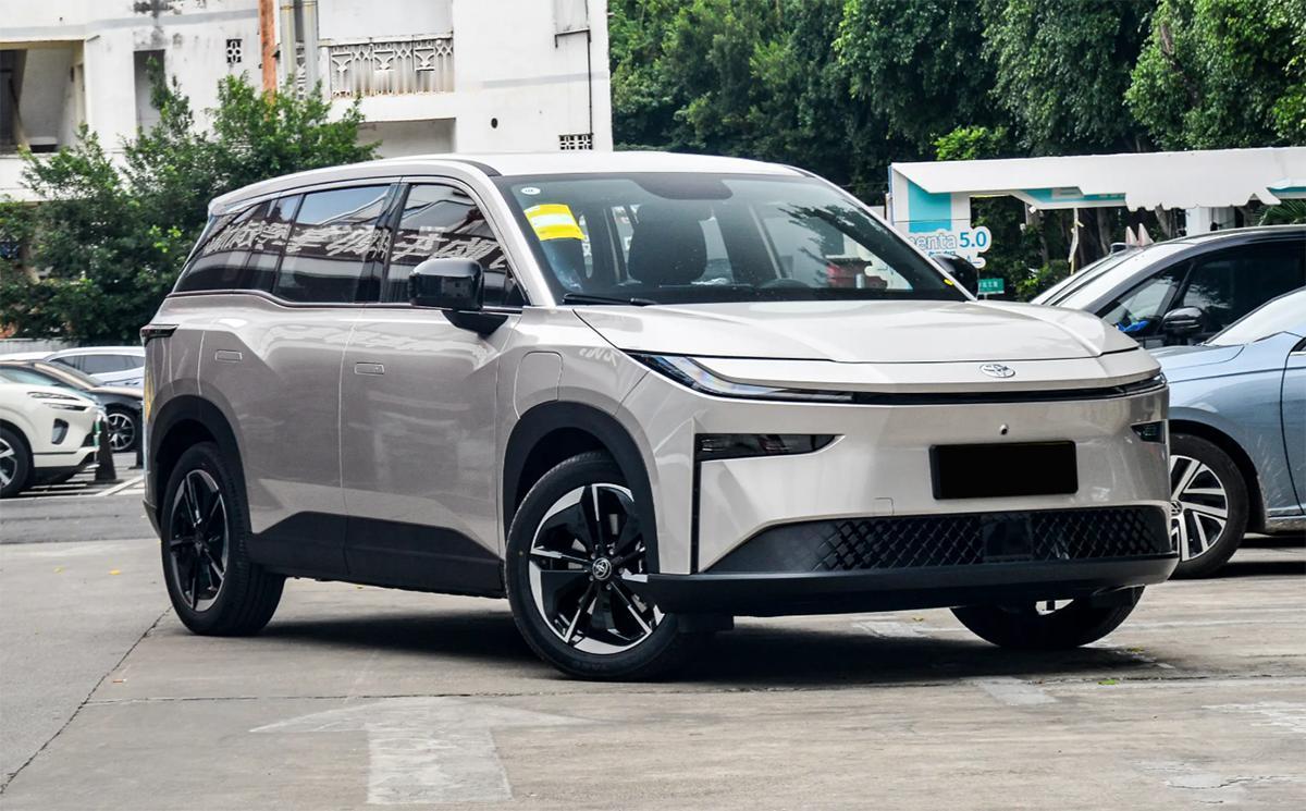 丰田要拼了？

在前几天的跨年夜，一汽丰田旗下的bZ3智享家版正式上市，指导价为