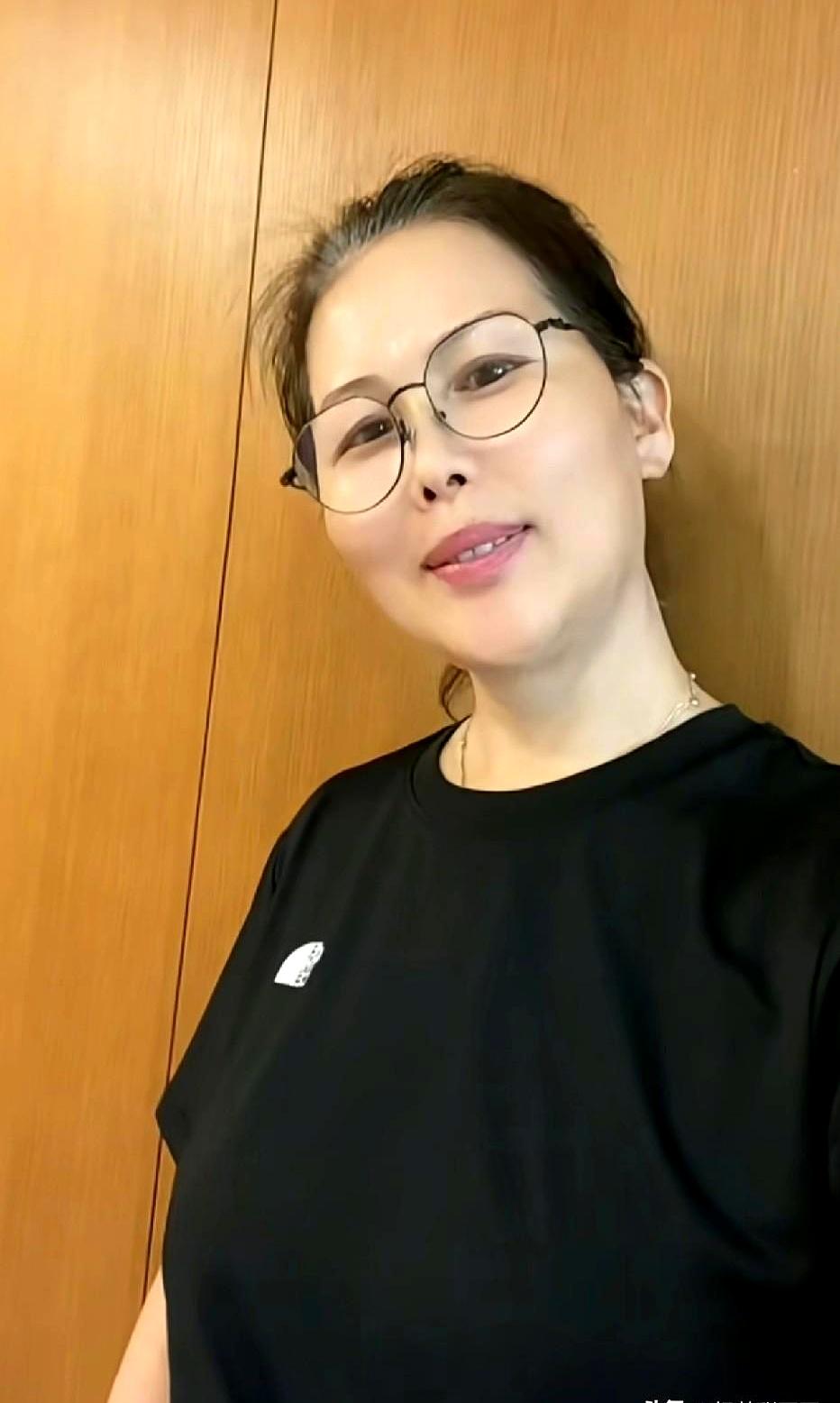 玥儿都已经飞回北京了，湾湾这边还留着小杨阿姨，这节奏是不是有点像“孩子都开学了，