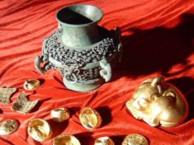 1982年，江苏一老农挖出40斤黄金，上交时才发现，装黄金的罐子才是无价之宝
