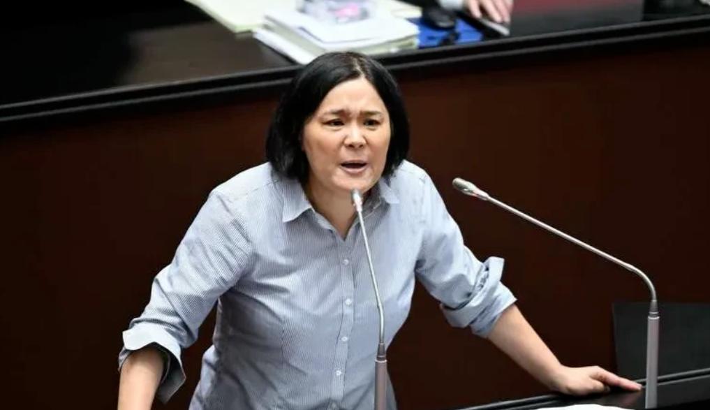 陈玉珍说金门是属于中华民国的，解放军如果要金门投降，她会主动与解放军谈判的。
她