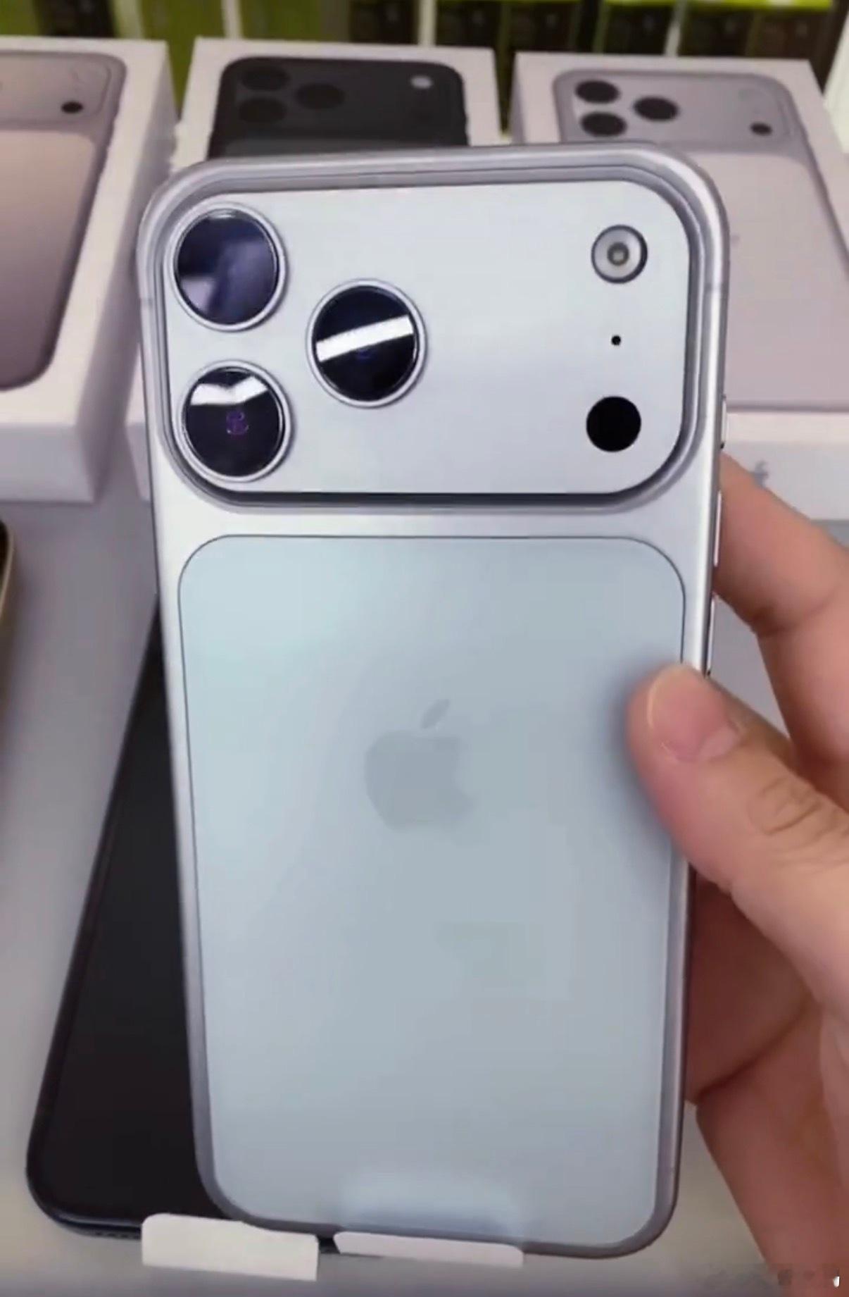 iPhone17ProMax量产机疑曝光看了原视频，明显假的[无聊] ​​​