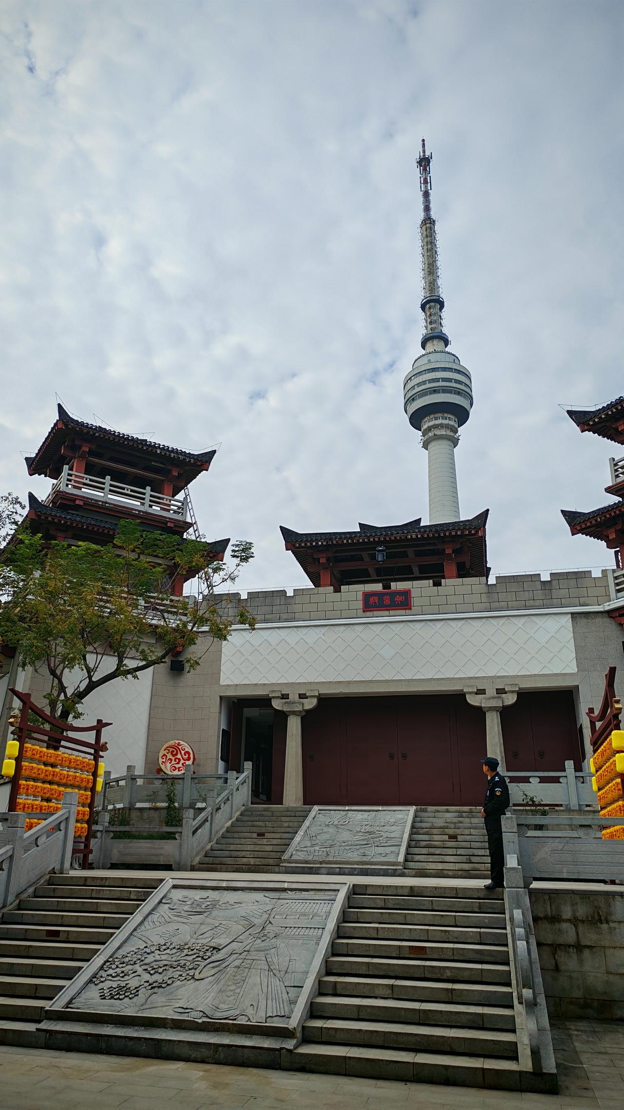 随手拍张图，分享美好瞬间晴川历历汉阳树，芳草萋萋鹦鹉洲！！！