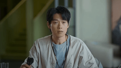 和多年不见的白月光重逢了 这是什么重逢文学啊~ 