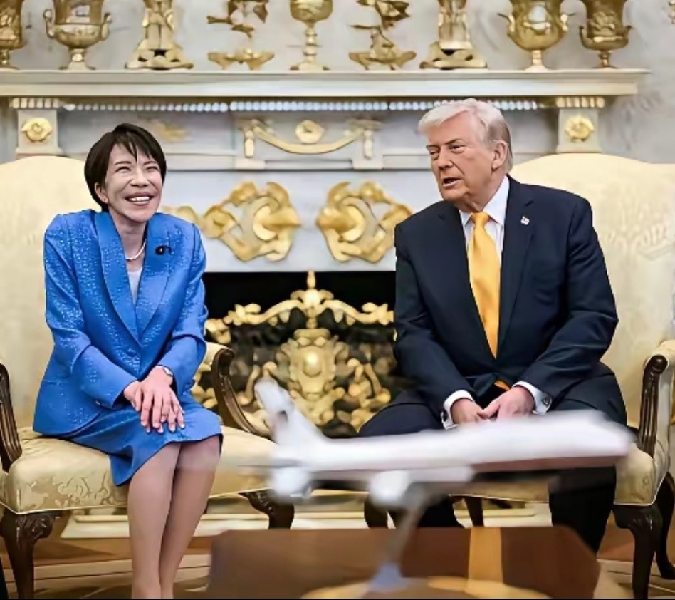 来南京下跪才是真忏悔这女的绝对不是善茬，阴狠，奸诈，狠辣！她不断的和欧美示好，和
