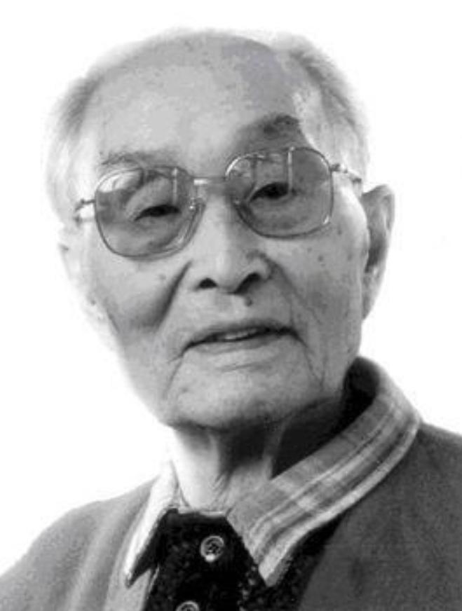 1964 年，张爱萍去酒泉基地视察，突然瞧见了几个战士的背包是斜挎着的，他凭借经