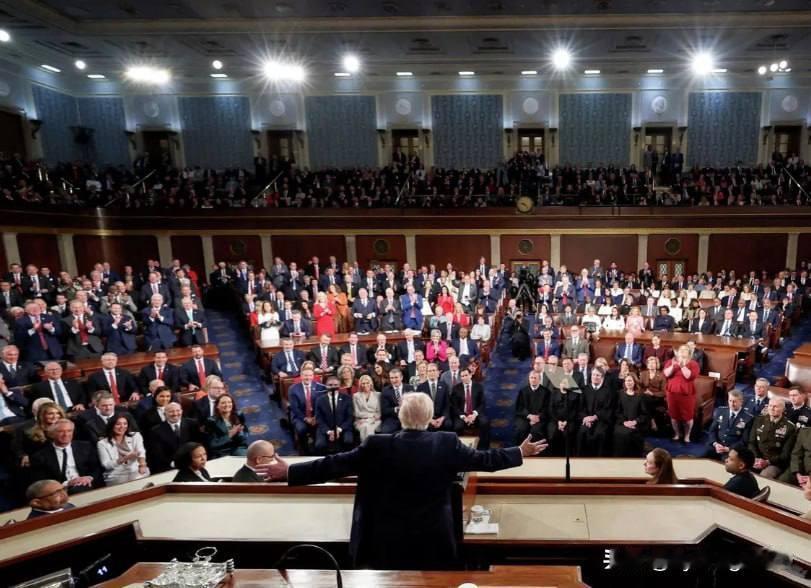 🇺🇸 据CNN报道，美国参议院在第八次尝试中，终于批准了一项限制特朗普军事权