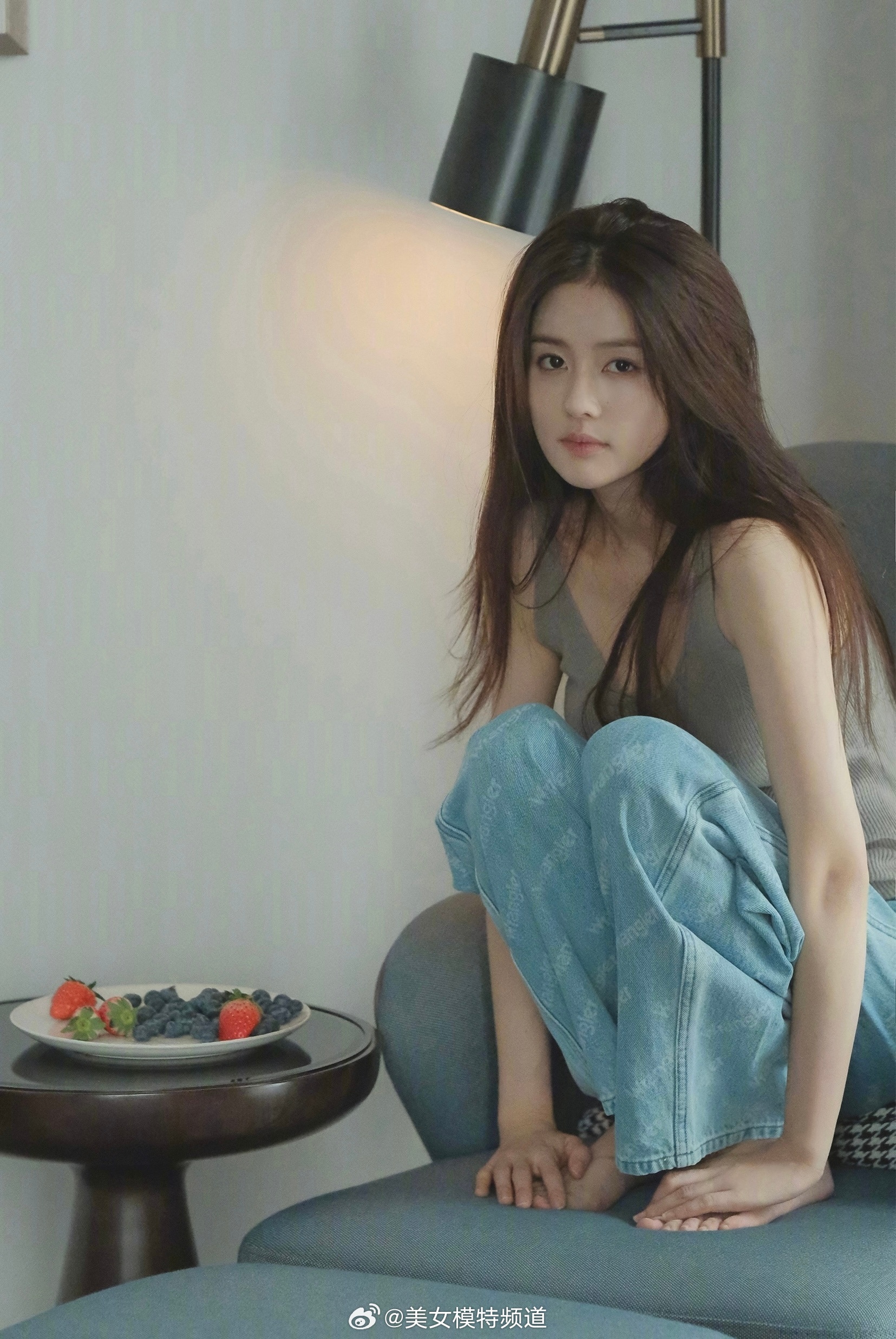 白鹿白开水妆居家私服写真 