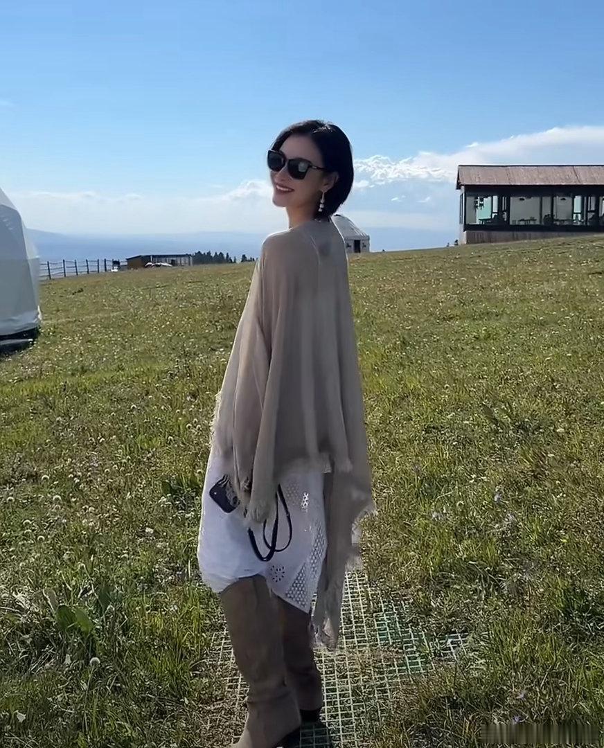 倪妮新疆vlog 的新疆vlog就是我的精神放松剂！自由随心的状态穿行天地间，不