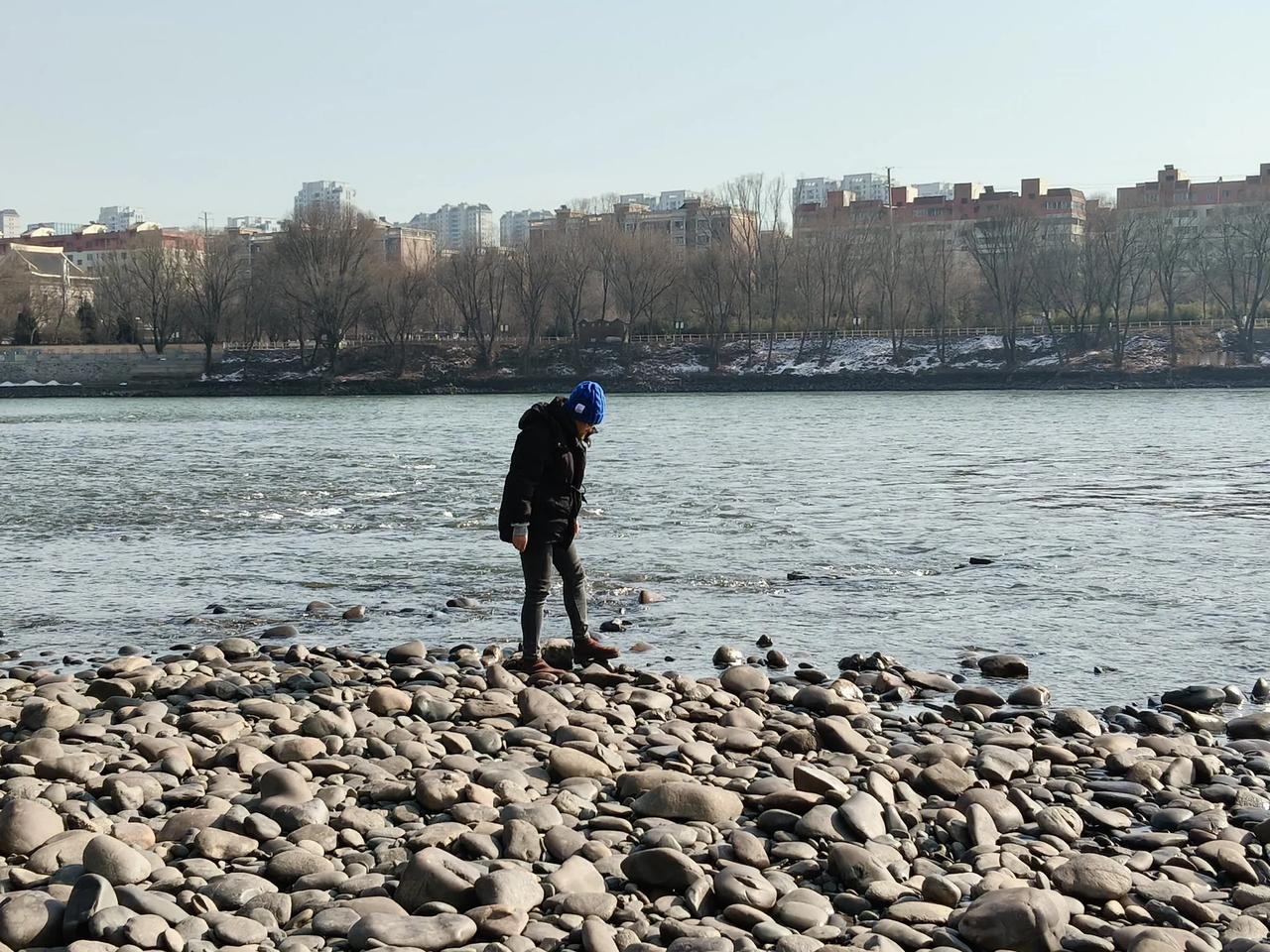 非常喜欢兰州的黄河， 要有空我就会来河边走走，和黄河水近距离的接触，在这里我可以