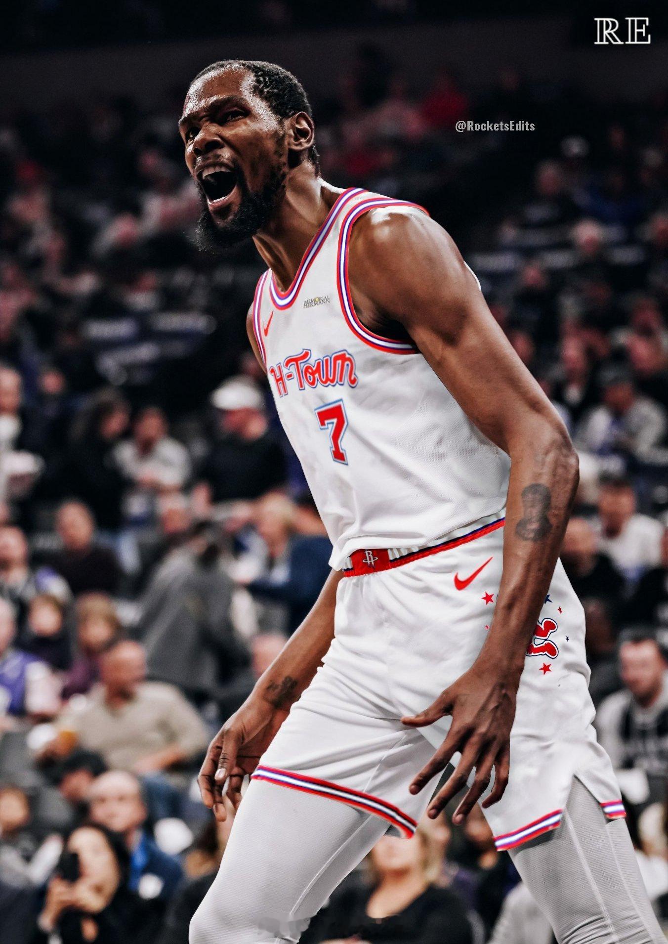 前NBA球星“大将军”阿里纳斯近期在播客节目中指出，有人给予KD过分的压力这样很