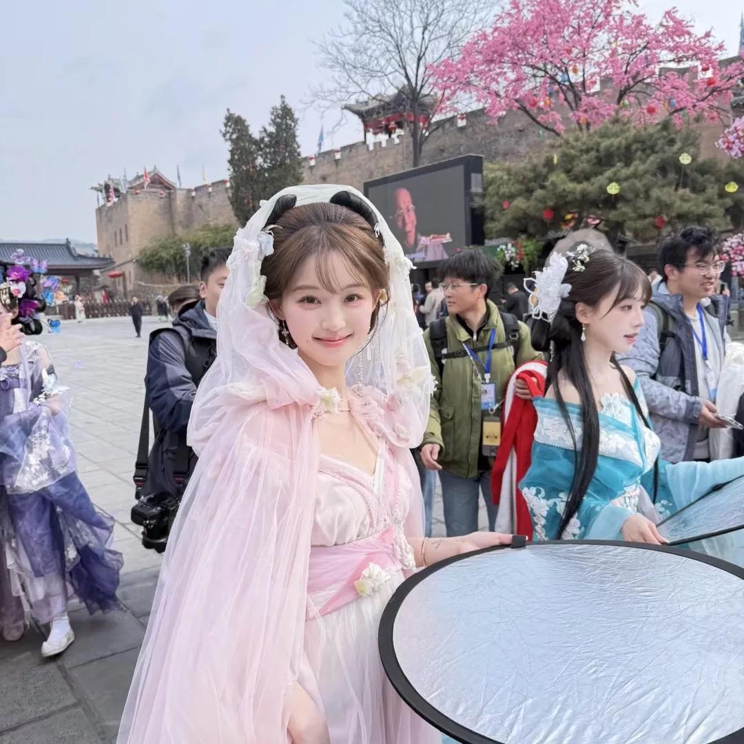 穿越时空的汉服少女，打卡古城最美瞬间！古风少女游 汉服打卡景点 汉服旅游穿搭 汉