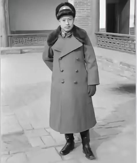 1943年，国军上将于学忠被两万日伪军围住，突围路线全被预判。危急时刻，少将魏凤