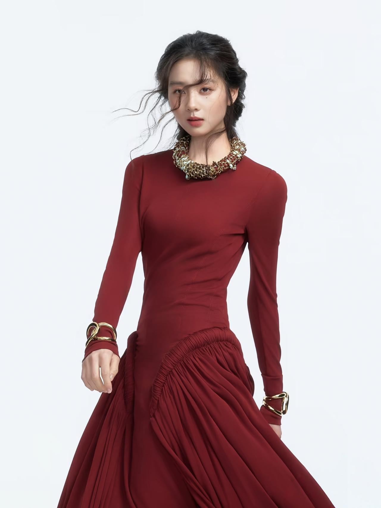 黄磊的女儿黄多多这是正式进娱乐圈了吧，首次红毯大秀就选择了VOGUE这么瞩目的舞
