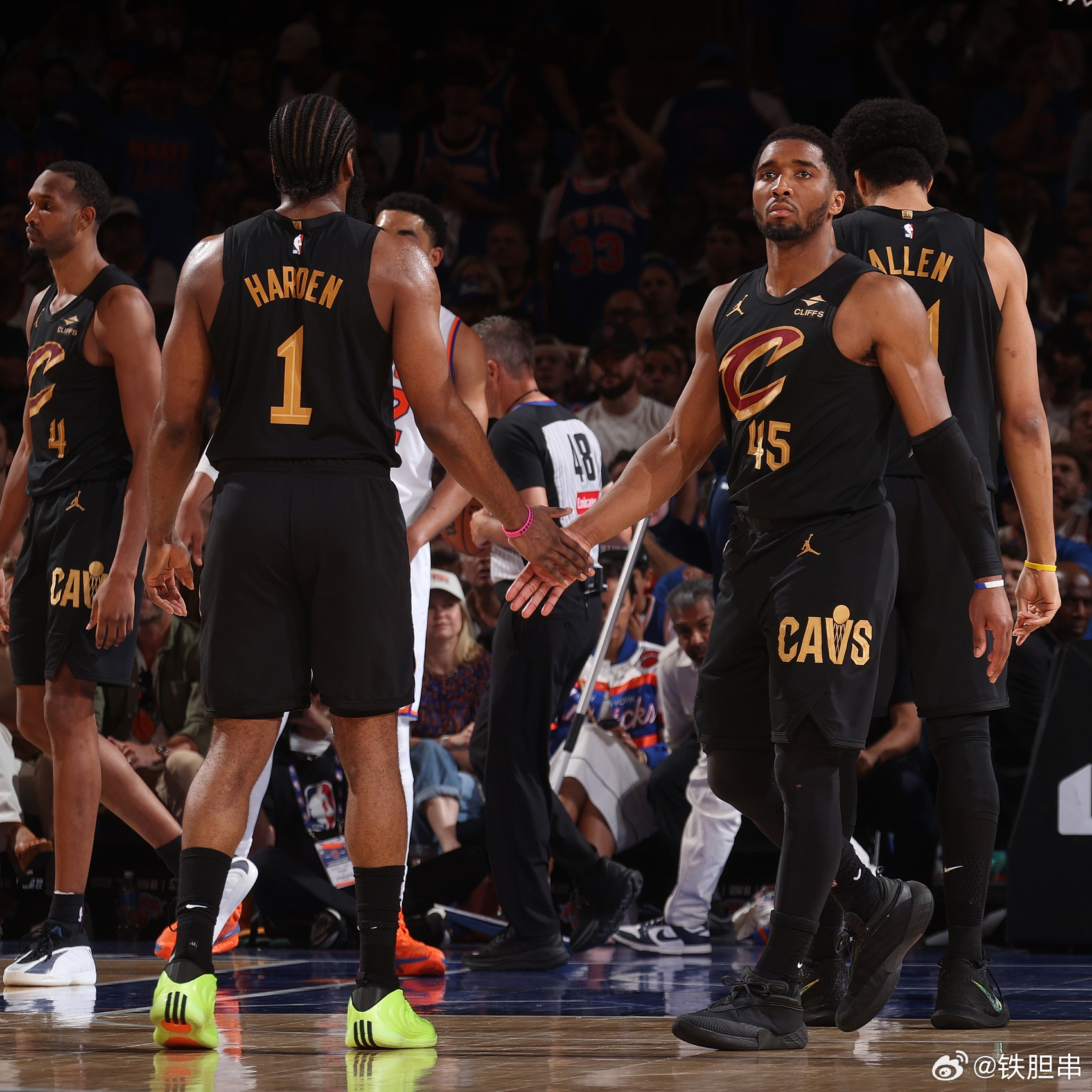NBA东部决赛，骑士93-109再负尼克斯，总比分0-2落后。本场比赛，骑士前锋