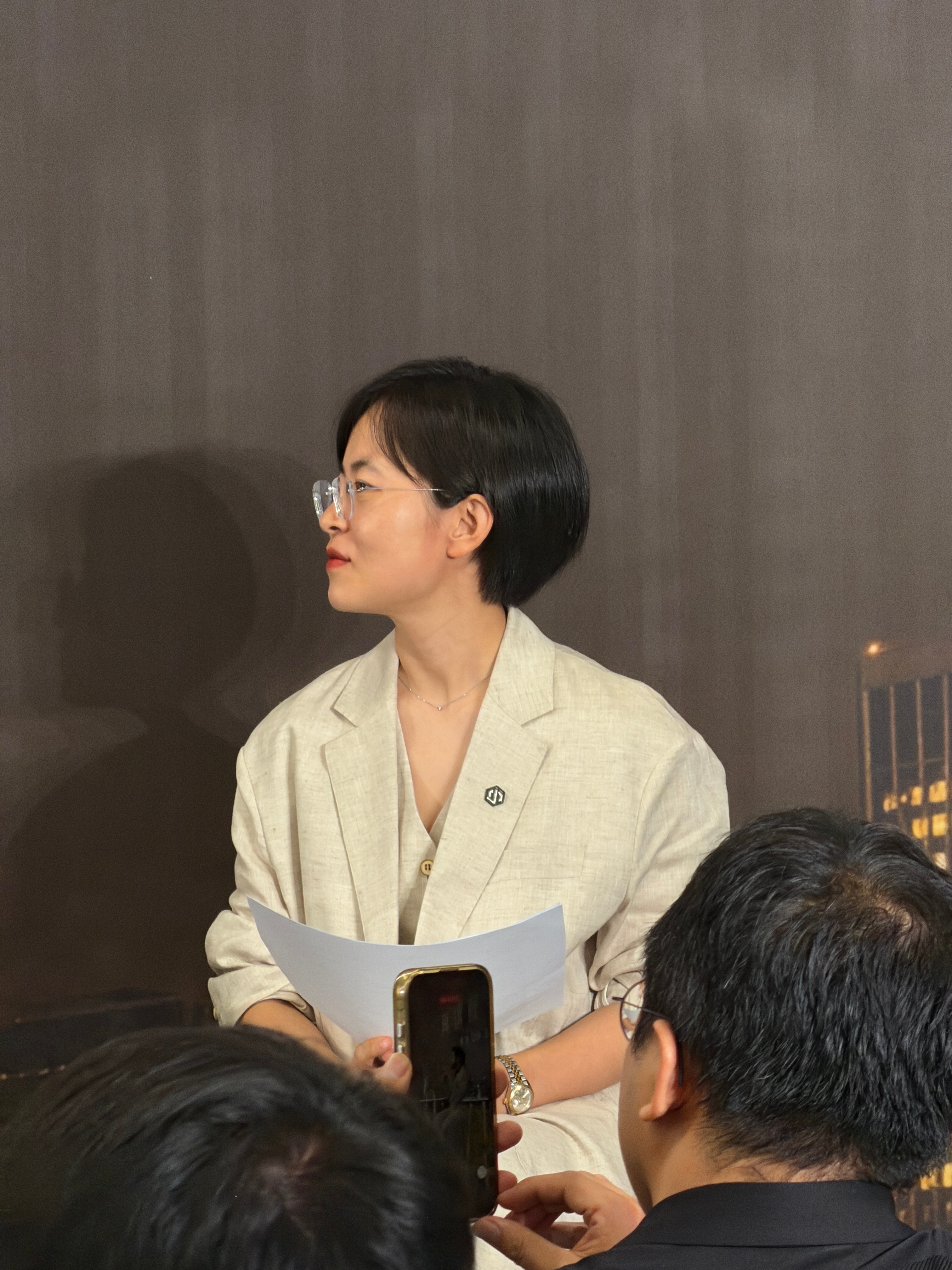 在新能源大型SUV市场，4月16日发布的零跑D19确实让不少人感到意外。尤其是大