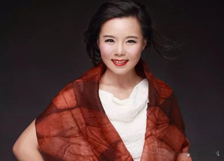 必须期待！龚琳娜回云南春晚，这不是简单“回家”，是艺术回乡的盛事。

她早就不是