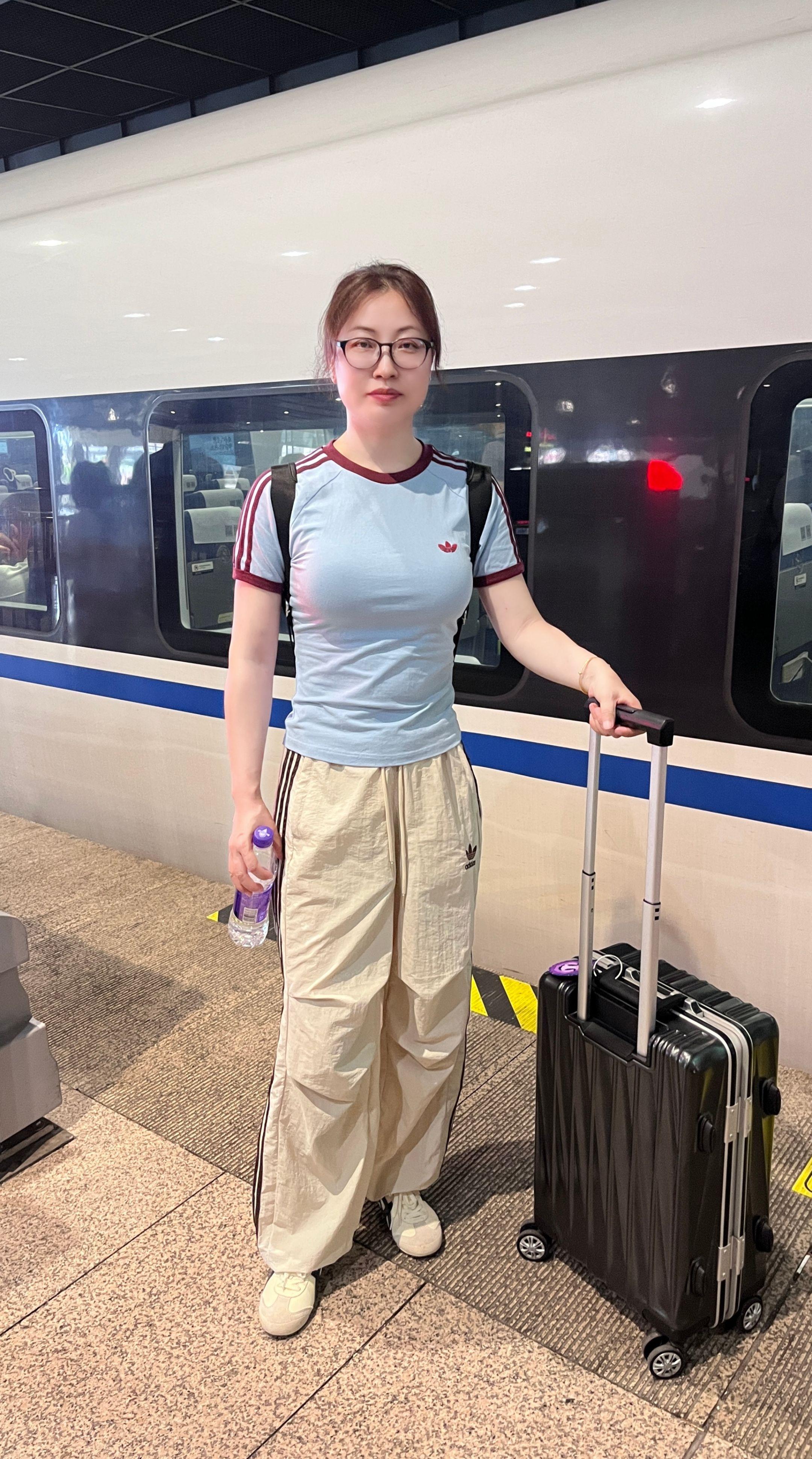 各位，也许漂泊是我们的宿命。也许明天我们依然渺小。