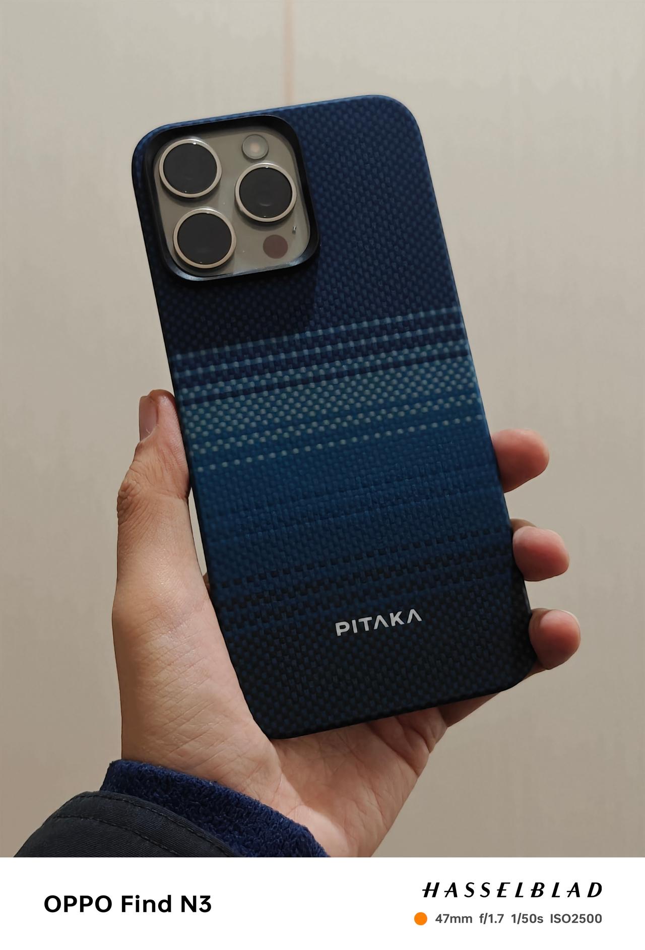 我给我的 iPhone 15 Pro Max 安排了 PITAKA 日落月升系列