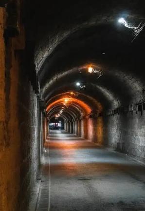 基辛格生前曾留下警告：一旦核战爆发，中国或许仅有5处能够避险。他曾多次预测，第三