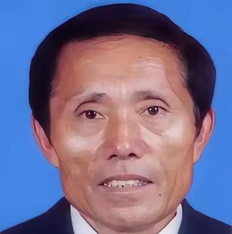 1991年8月，河南濮阳县庆祖镇西辛庄的晒谷场上，刚满40岁的李连成对着全村70