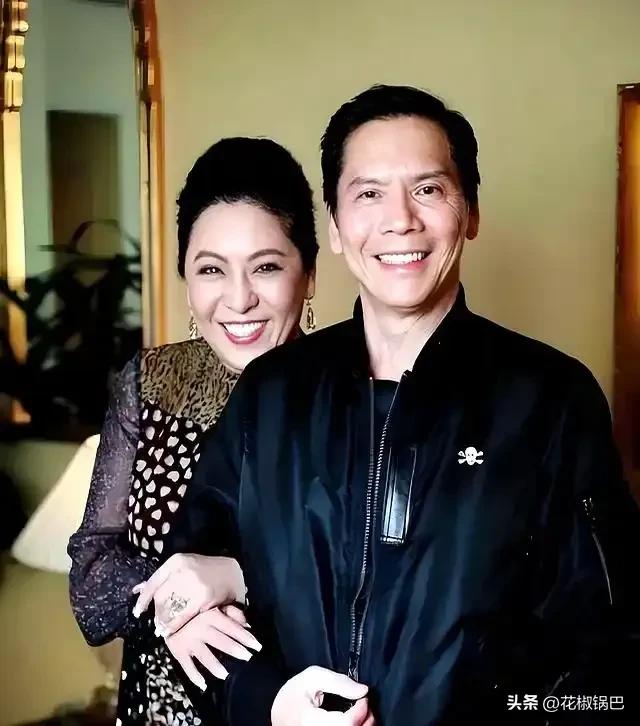 1999年，马云去找向华强投资，那时候他啥也不是，穿个破衬衫，拿个老保温杯，瘦得