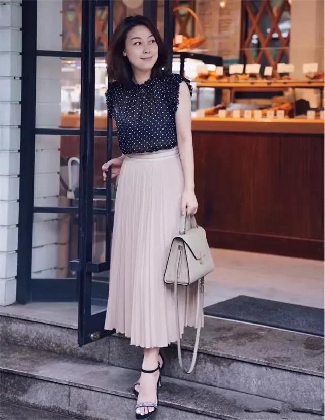 人生本来是苦的， 苦的根源在于各种欲望。 钱多了还想再多， 官做大还想更大， 房