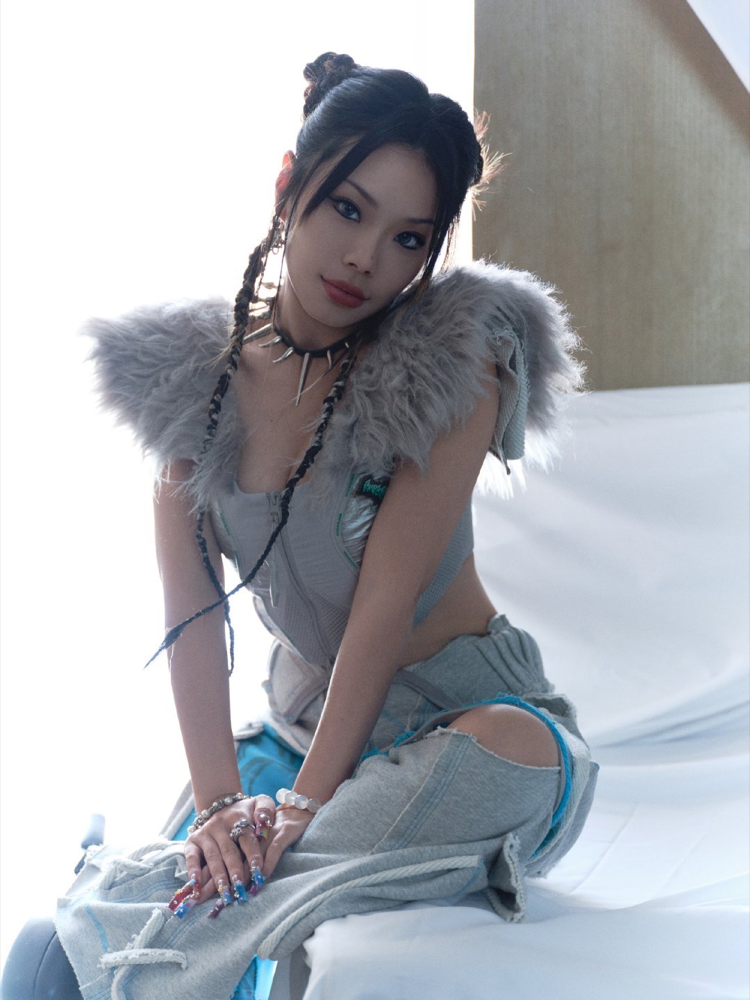 严浩翔之前与万妮达合作过歌手2026一起带队并肩前行，互相给予鼓励与建议，严浩翔