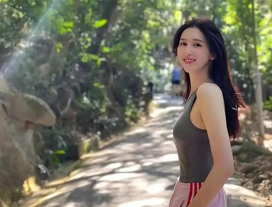 为了替父还债，她委身大51岁富豪，如今定居上海，终于苦尽甘来。