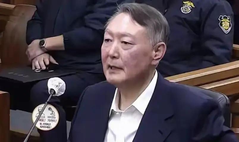 韩国现任总统尹锡悦到底面临多大司法风险，近期各种极端说法满天飞。
 
网上有人称