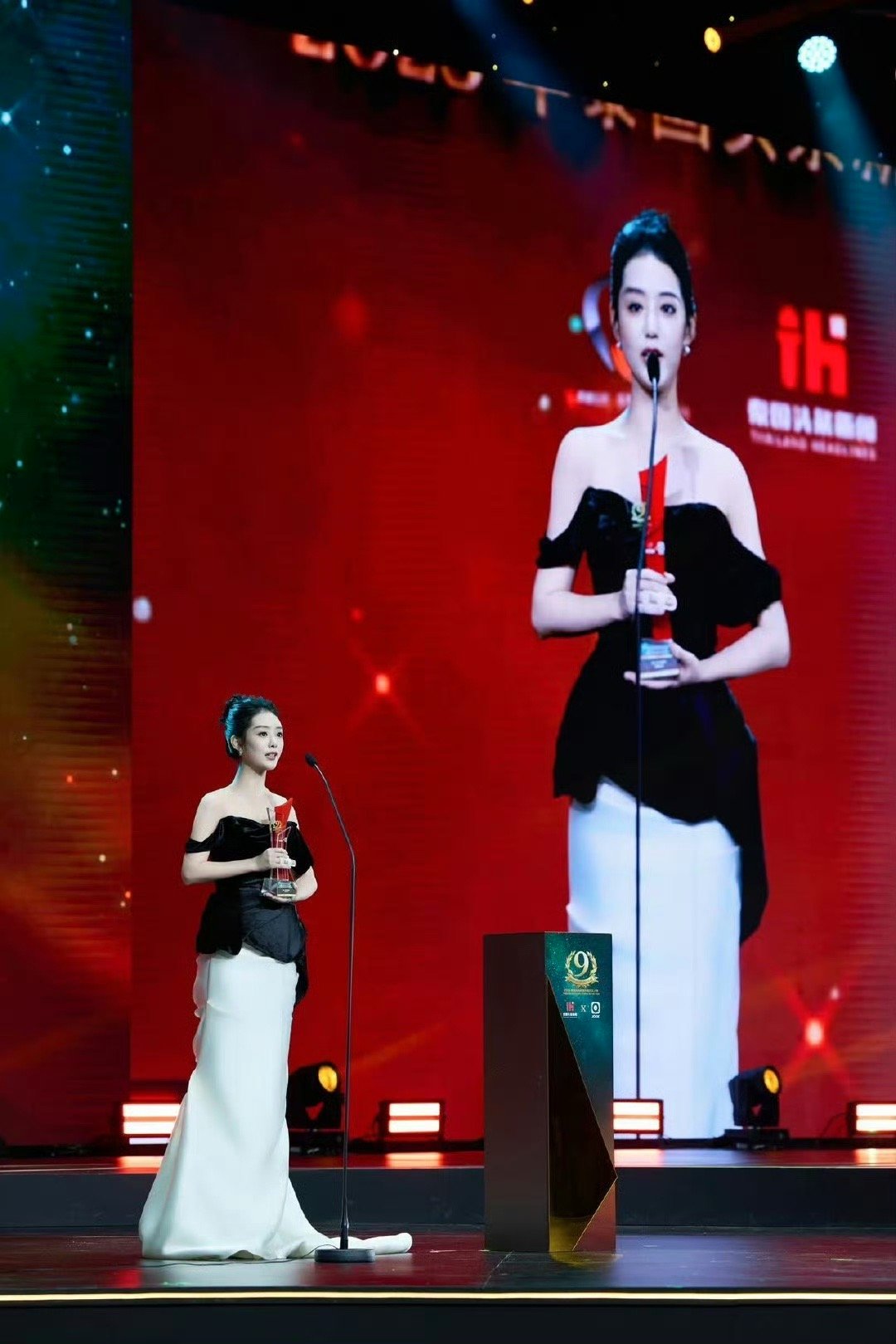 徐艺真 观众是伟大的评委 徐艺真的获奖感言太好哭了！否认短剧是“快餐”，直言是为