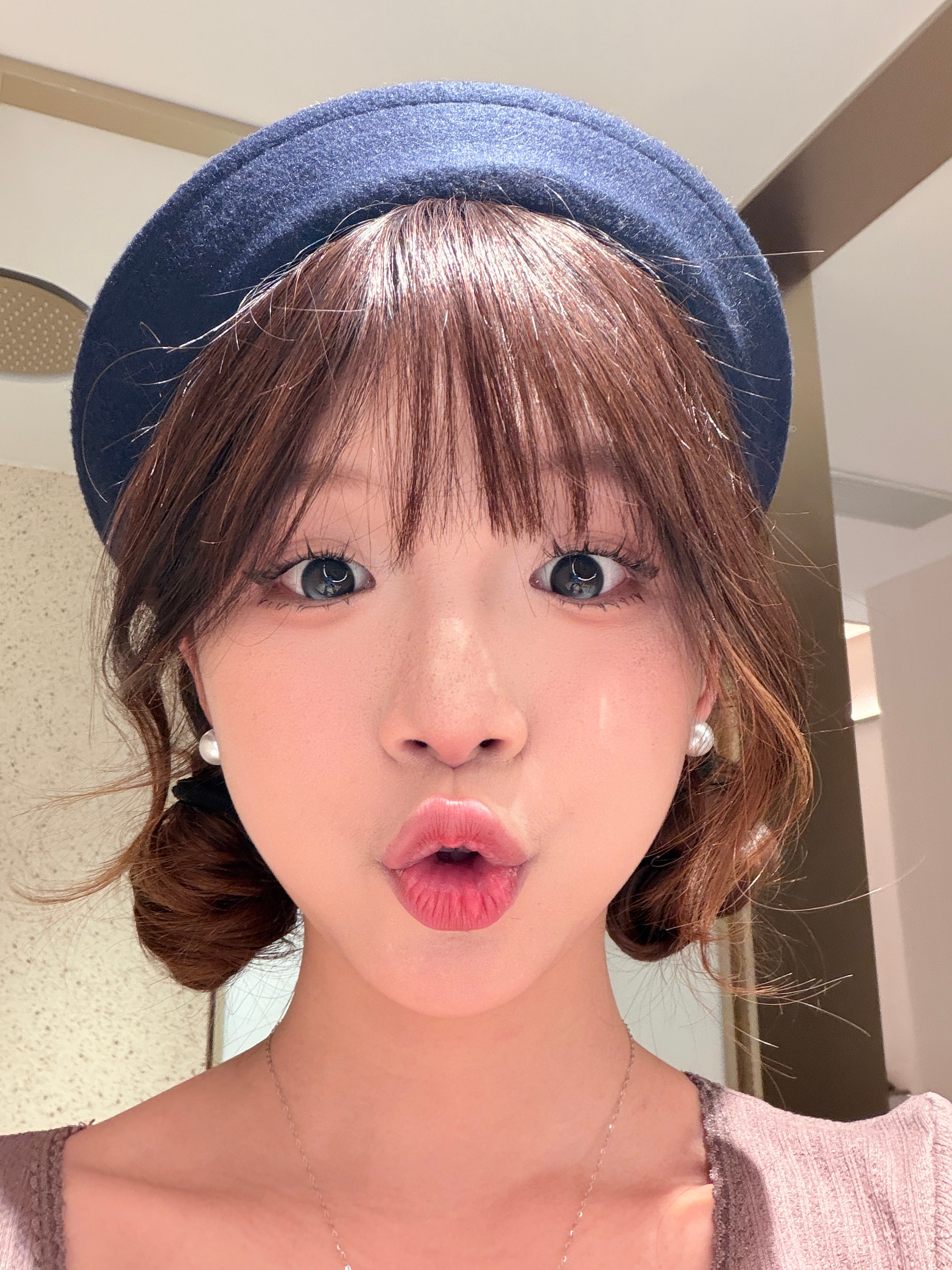 我！买了个198的假刘海！！我刚才还修了一下有点挡眼睛。我明天打算这个发型然后我