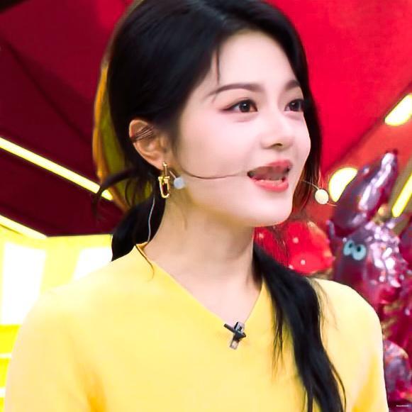 全世界不要错过这个奶黄包小狗妹[期待]今晚🥭不见不散！无可替代徐迟也欢迎大家来