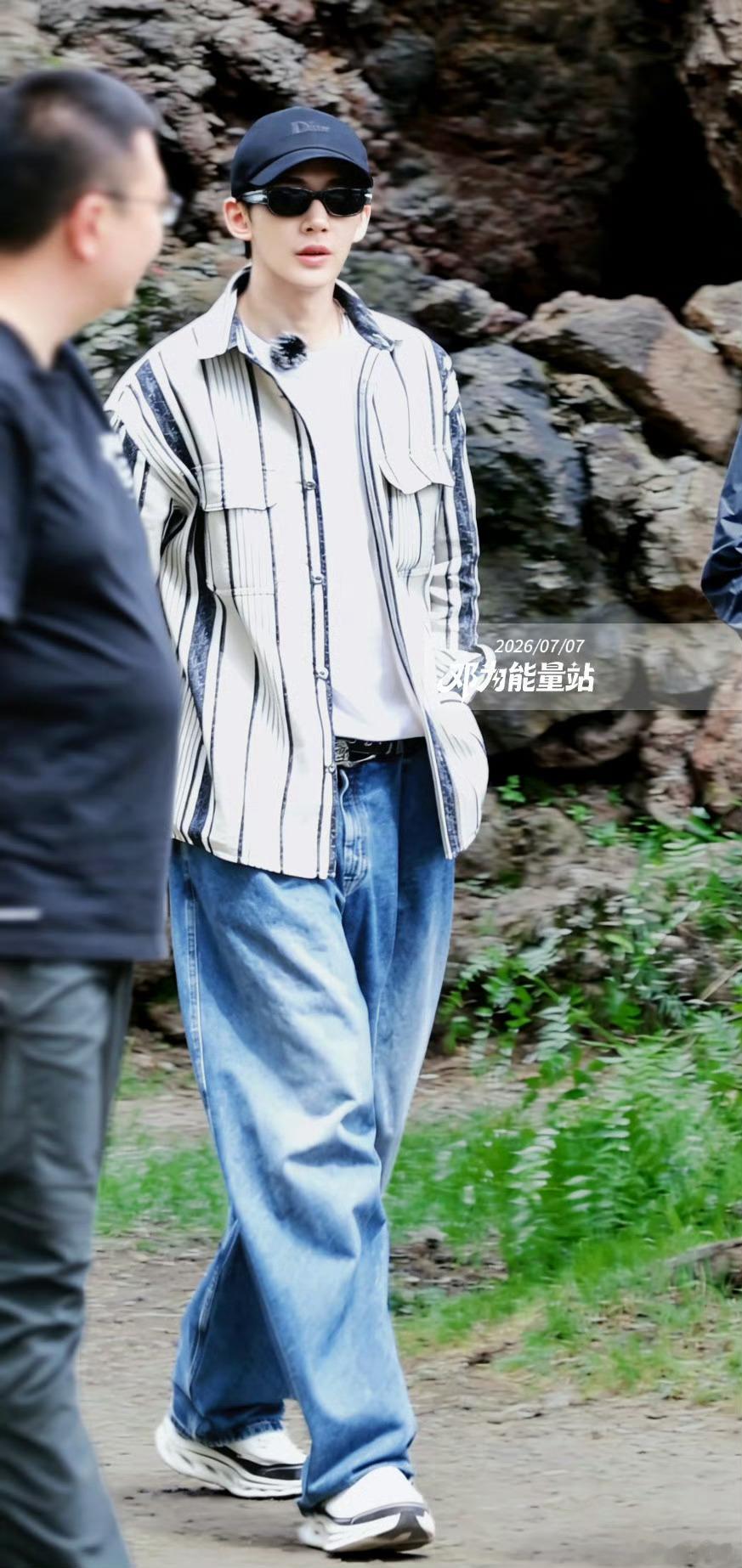 邓为墨西哥逛街背雷霆大包邓为私服审美 邓为 又捡到一段路人偶遇的花少8，邓为好帅
