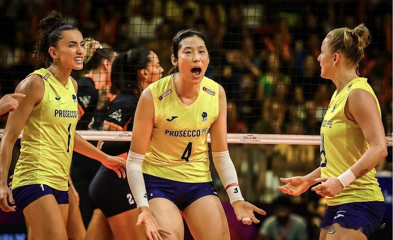 朱婷再次把悬崖边上的科内利亚诺拉回来，第二局化身救世主，帮助球队扛过最艰难的时刻