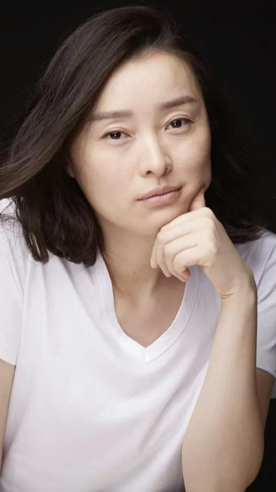 吴越，1972年生于上海，毕业于上海戏剧学院，内地实力派女演员 。早年凭《和平年