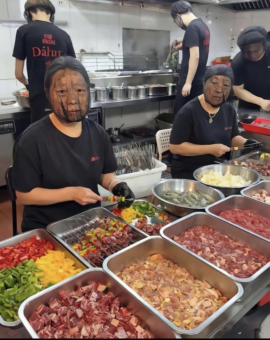 当菜里发现头发，每个人都被罚了钱后！​​​