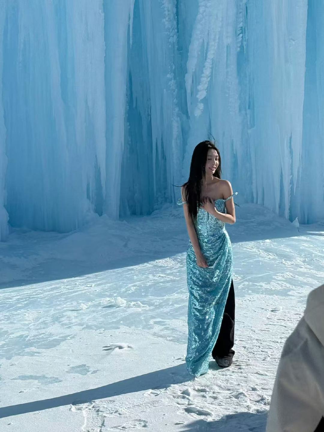 易梦玲赛里木湖穿裙子易梦玲一生要强的中国女人 易梦玲中国女人 