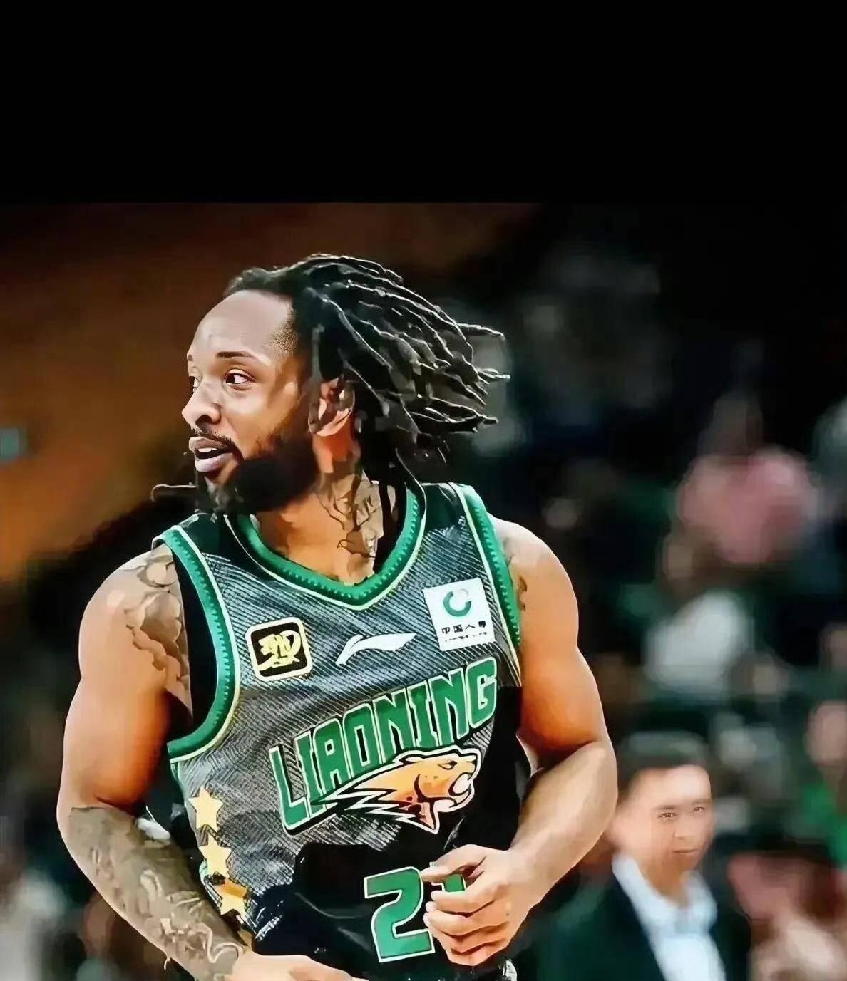 怀特塞德、吉伦沃特、哈雷尔，三个前NBA内线，全栽在药检上，这脸丢得可不小。上海