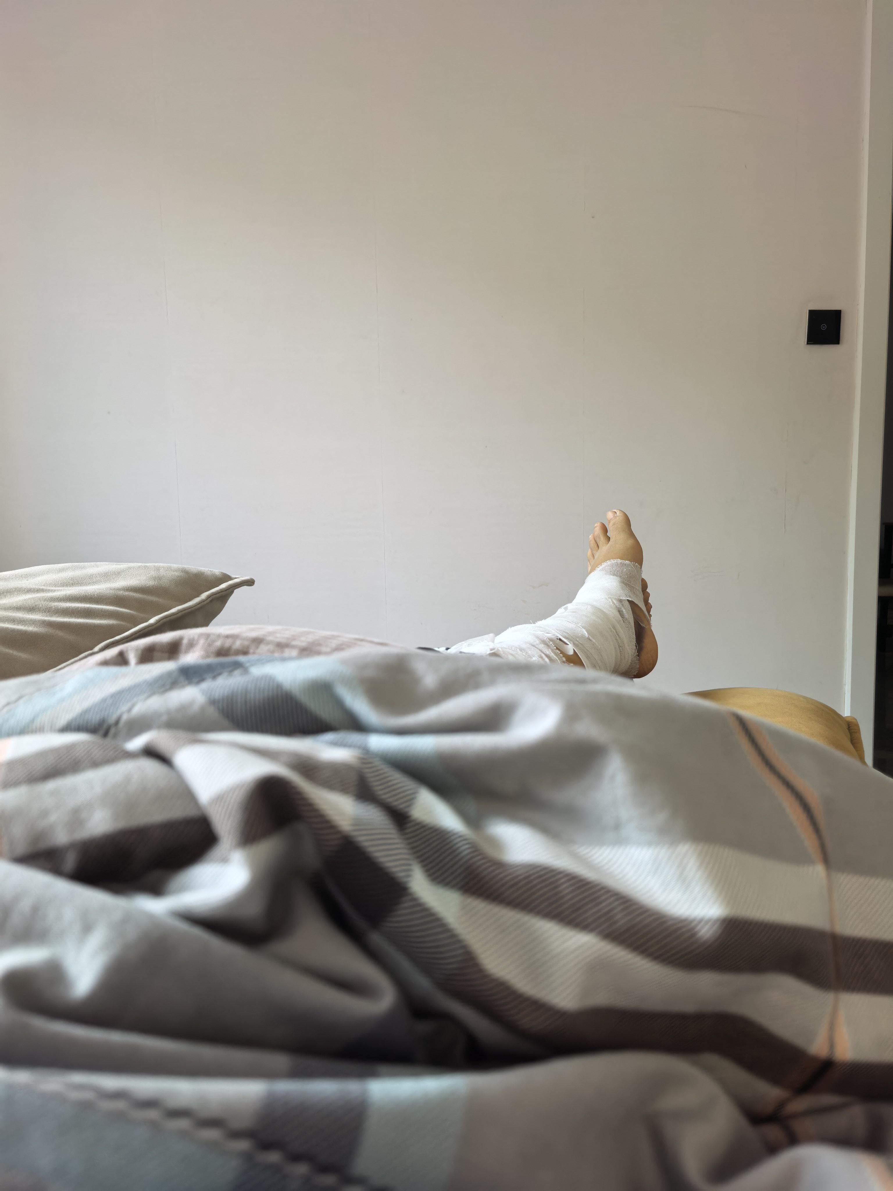 本以为回家睡个好觉，结果楼上两口子打架哩哩啦啦打到4.30。一迷糊就能...