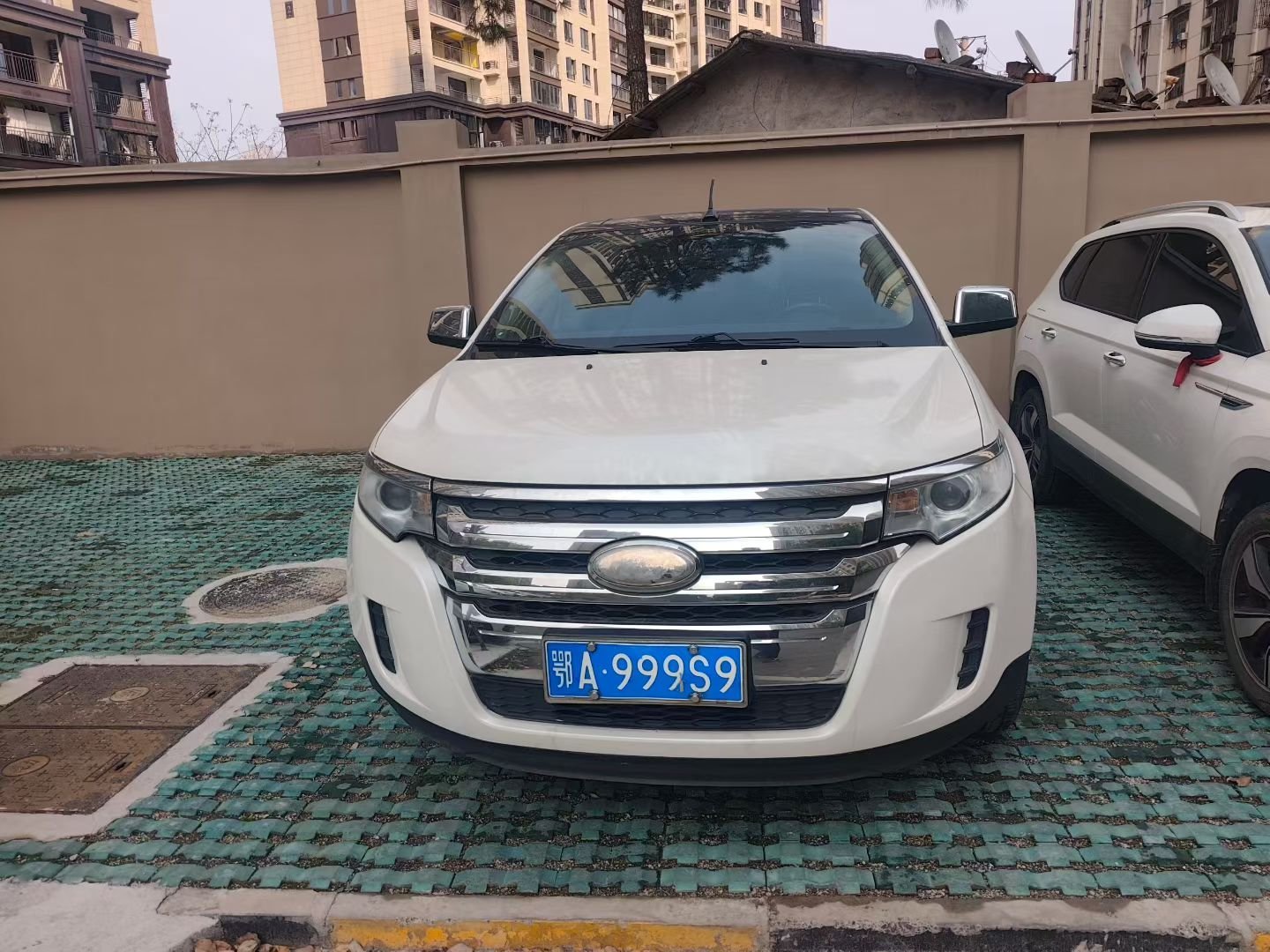 14年福特锐界，3.5L新车落地四十多万！一手精品车况，审车全年，价格便宜，喜欢