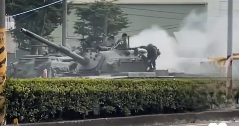 解放军突然军演，台军惊慌应对

近期，美国又突然宣布对台百亿军售，是自美国总统布