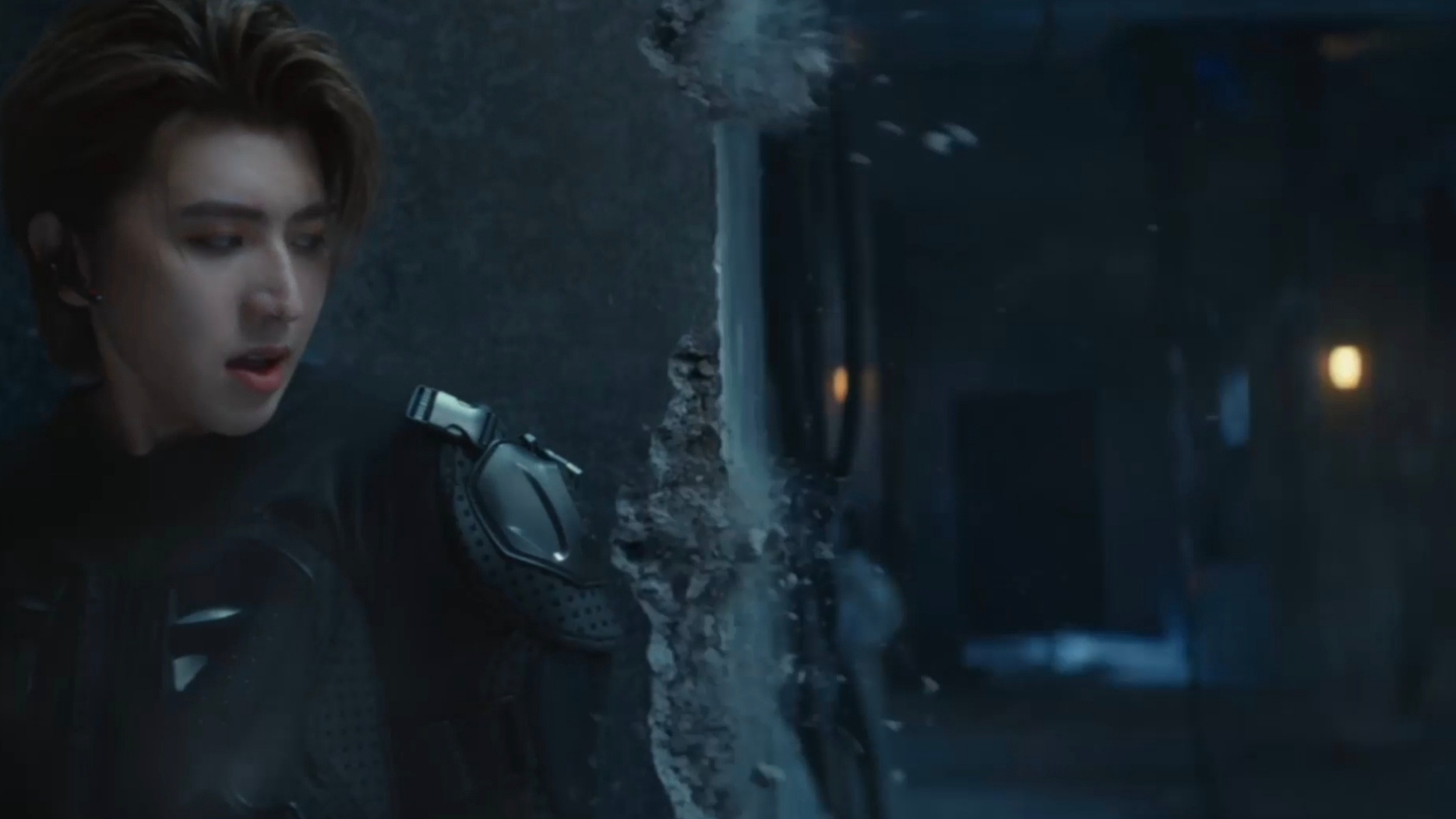 蔡徐坤2025最后一天帅成啥样了呜呼！蔡徐坤2025最后一天释出的新物料，直接帅