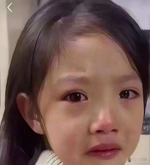 有个小女孩语文考了99分，妈妈问她那1分咋丢的，小女孩委屈巴巴地说：“水饺的‘饺