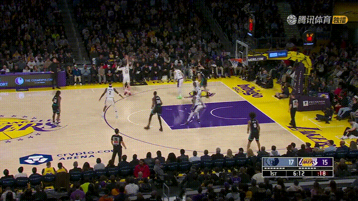 湖人当家球星东契奇真是一个好脾气！在今天进行的湖人和灰熊的比赛中，当时比赛进行到