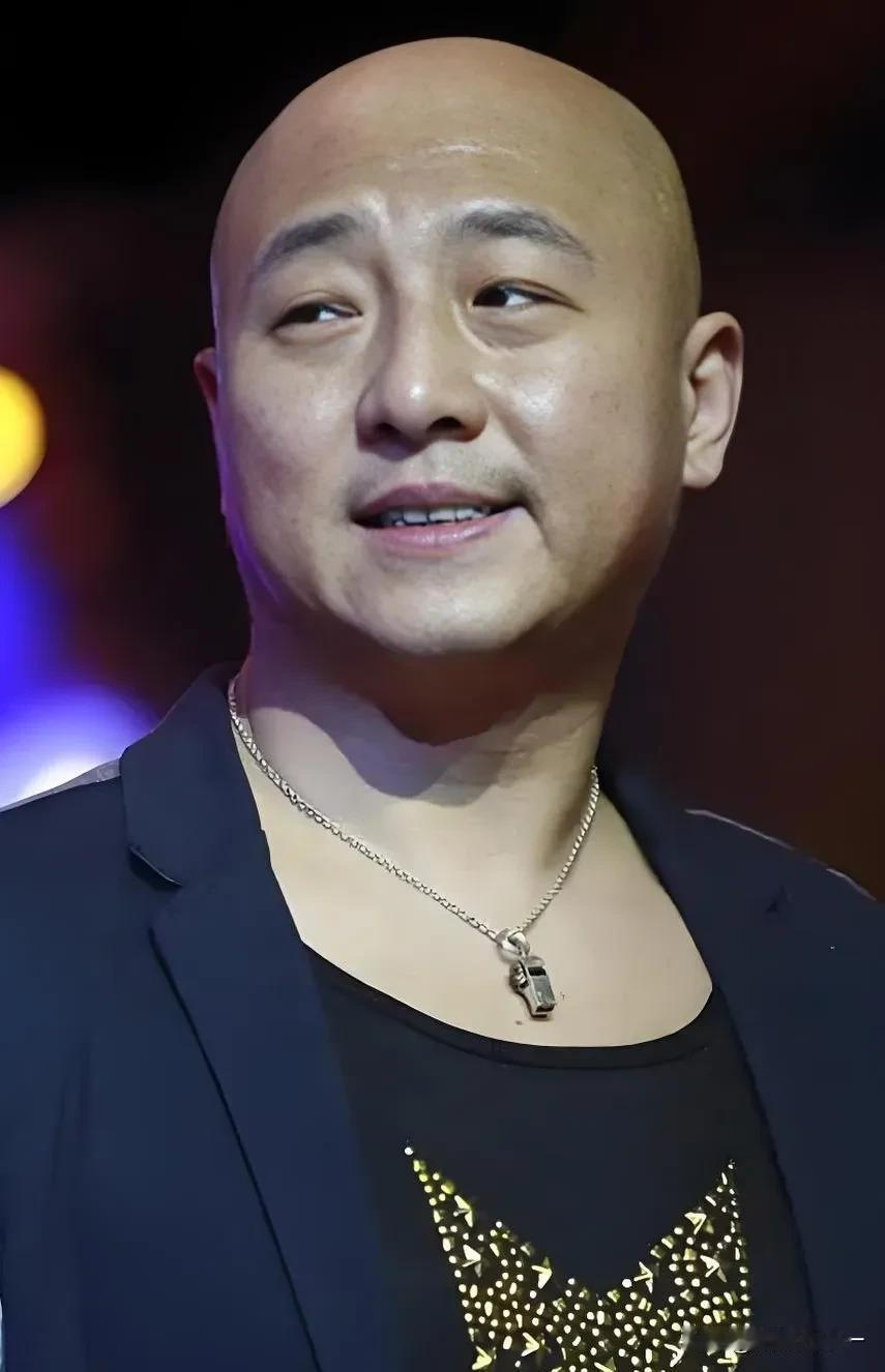 周晓鸥，我敢说他就是不接戏也饿不死！

周晓鸥往镜头前一站，哪怕嘴角没挂着那股子