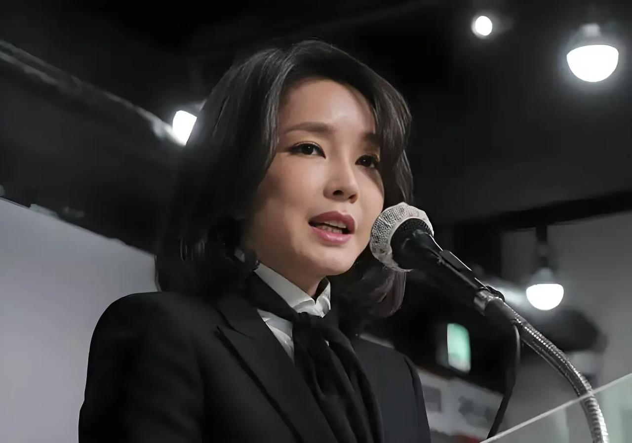 尹锡悦会不会辞职？赴李承晚后尘吗？

第一、韩国执政党代表韩东勋要求尹锡悦退党。