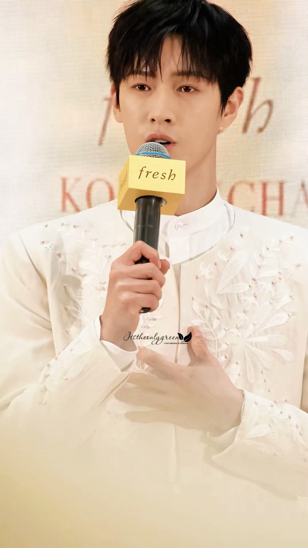 昀牵孟绕  昀牵孟绕 豹豹来送新年祝福啦希望大家在新的一年能收获更好的自己 遇见